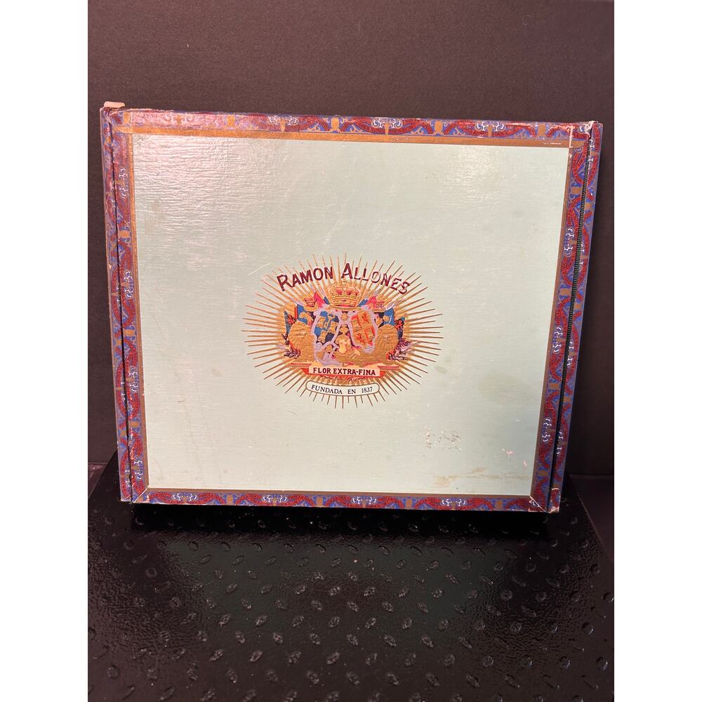 Ramon Allones Flor Extra-Fina cigar box